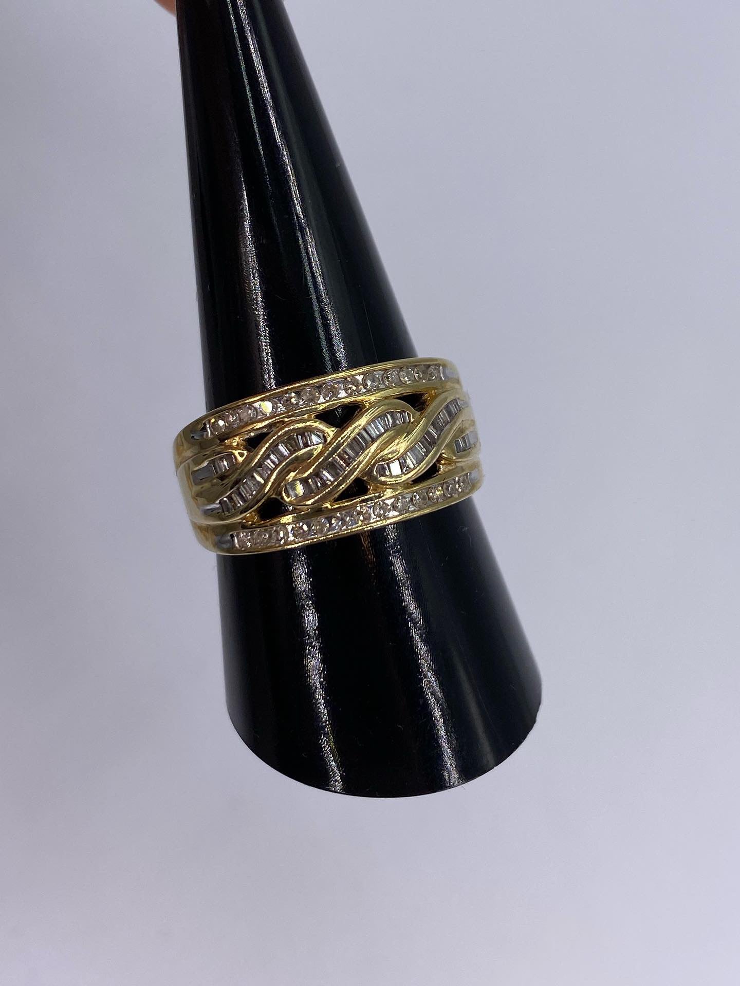 10 karat gold diamond ring