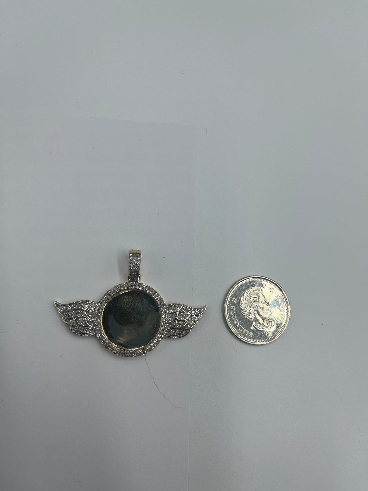 Angel wings round picture pendant