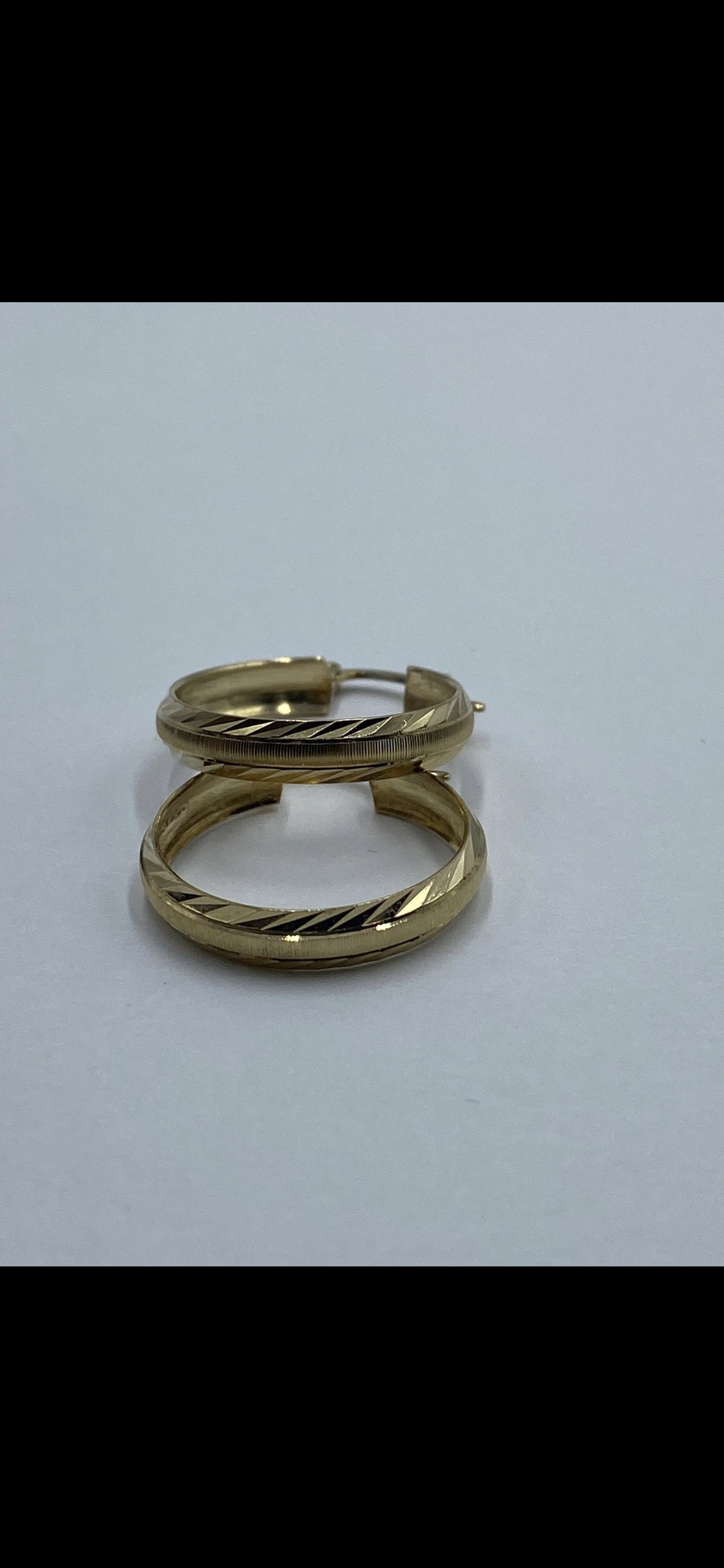 10 karat gold diamond cut loops