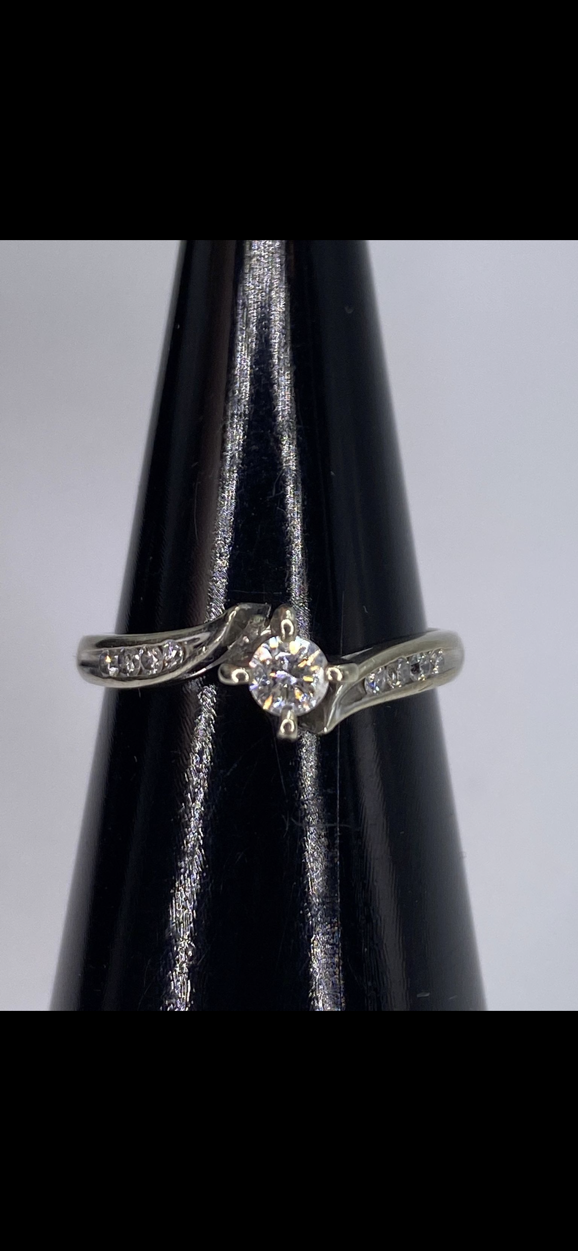 14k white gold engagement style ring